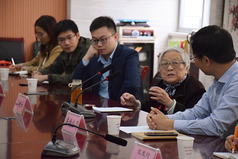 长者党员上党课